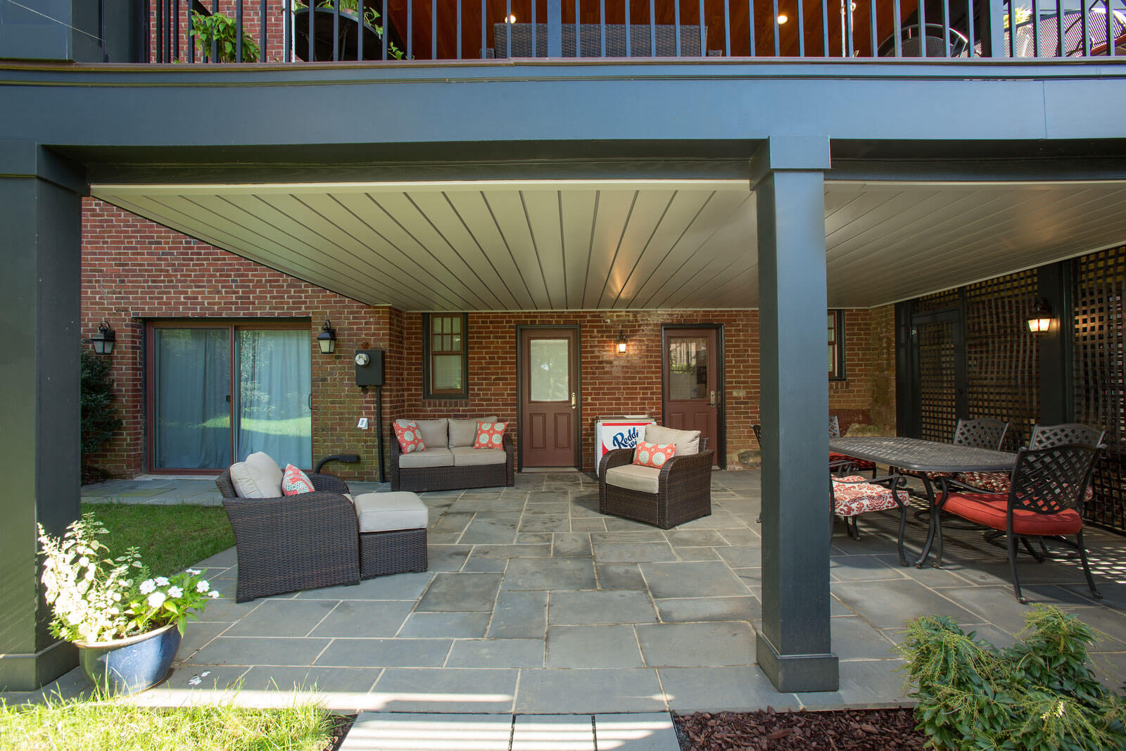 Black Screened Porch - Sun Design
