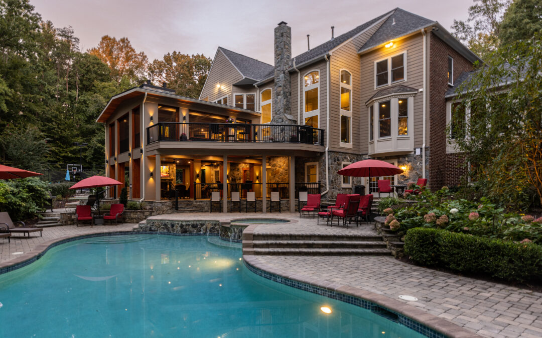 Indoor/Outdoor Connection: How Can You Create the Perfect Fall Gathering Space at Home?